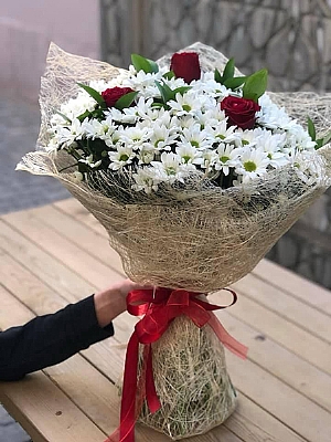 Papatya ve 3 Krmz Gl Buketi